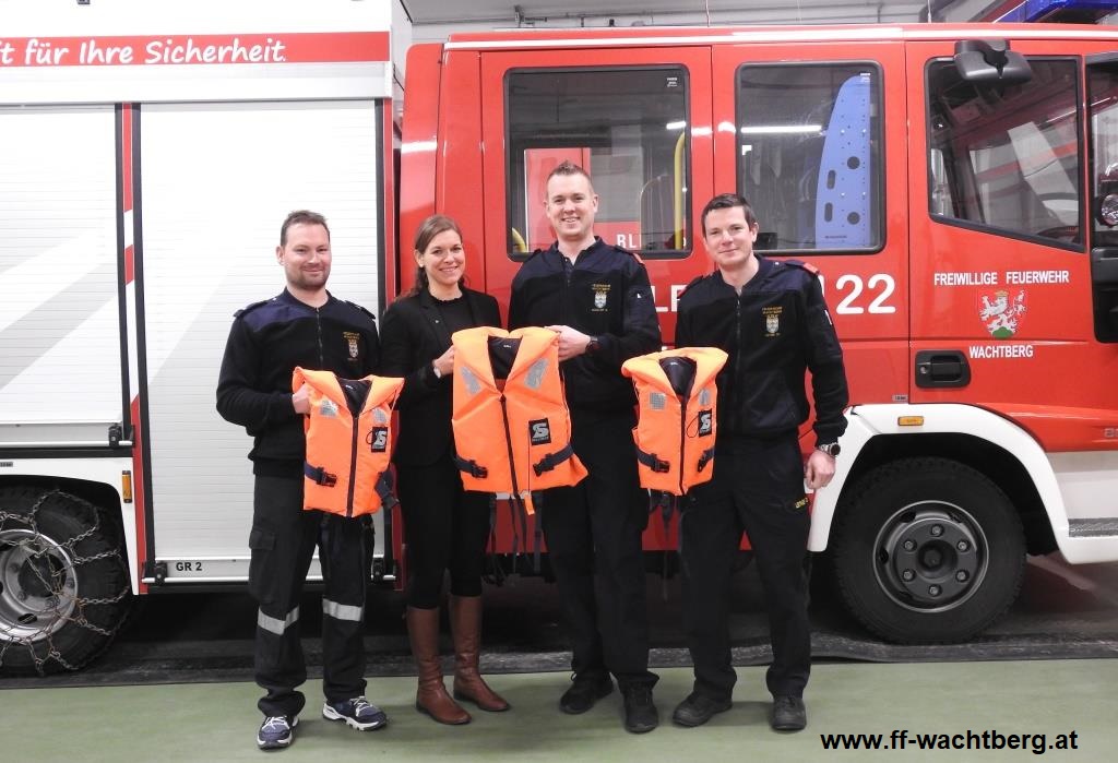 Übergabe der Schwimmwesten für unsere Kinderfeuerwehr und Feuerwehrjugend