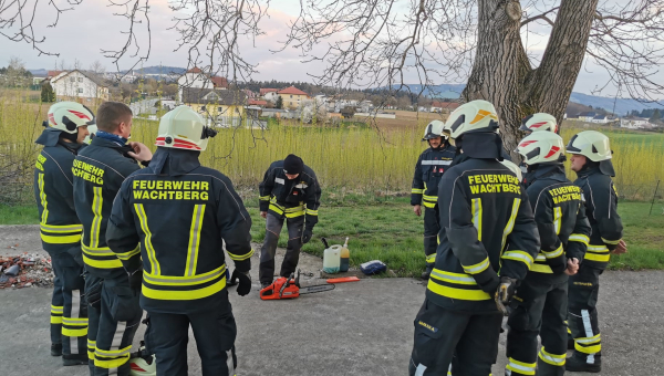 Monatsübung April - Thema Motorsäge, Trennschleifer und Hebekissen